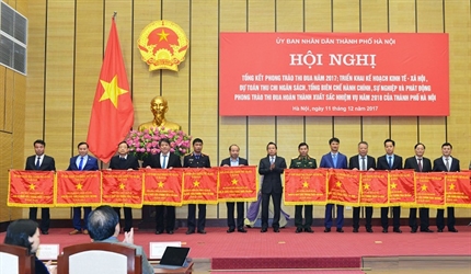 Viện KSND thành phố Hà Nội đón nhận Cờ "Đơn vị xuất sắc phong trào thi...